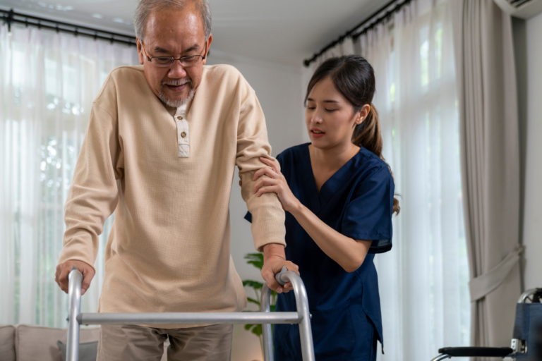 เลือกแบบที่ใช่สำหรับครอบครัวคุณ ศูนย์ดูแล vs Home Care